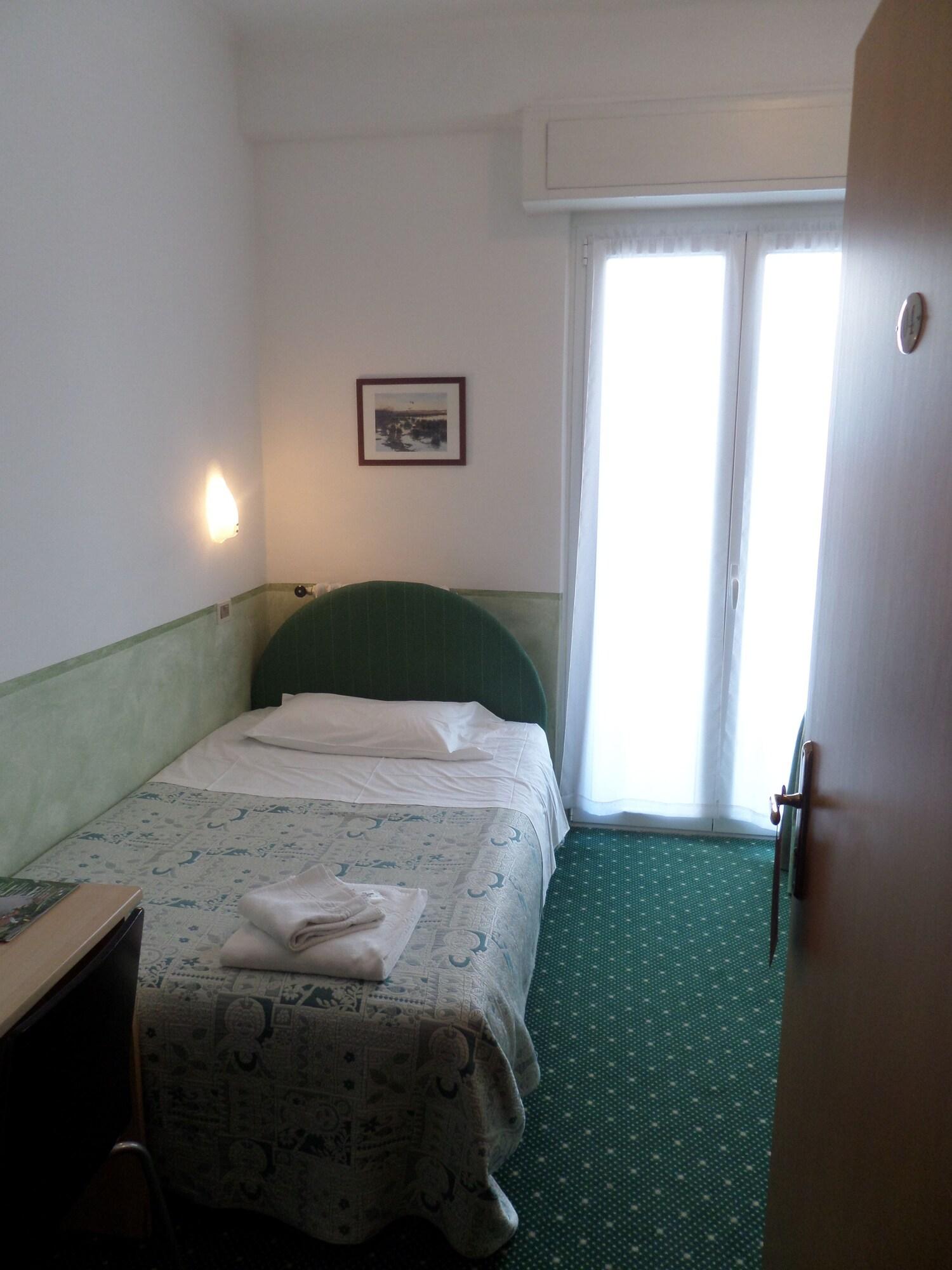 Astoria 3*